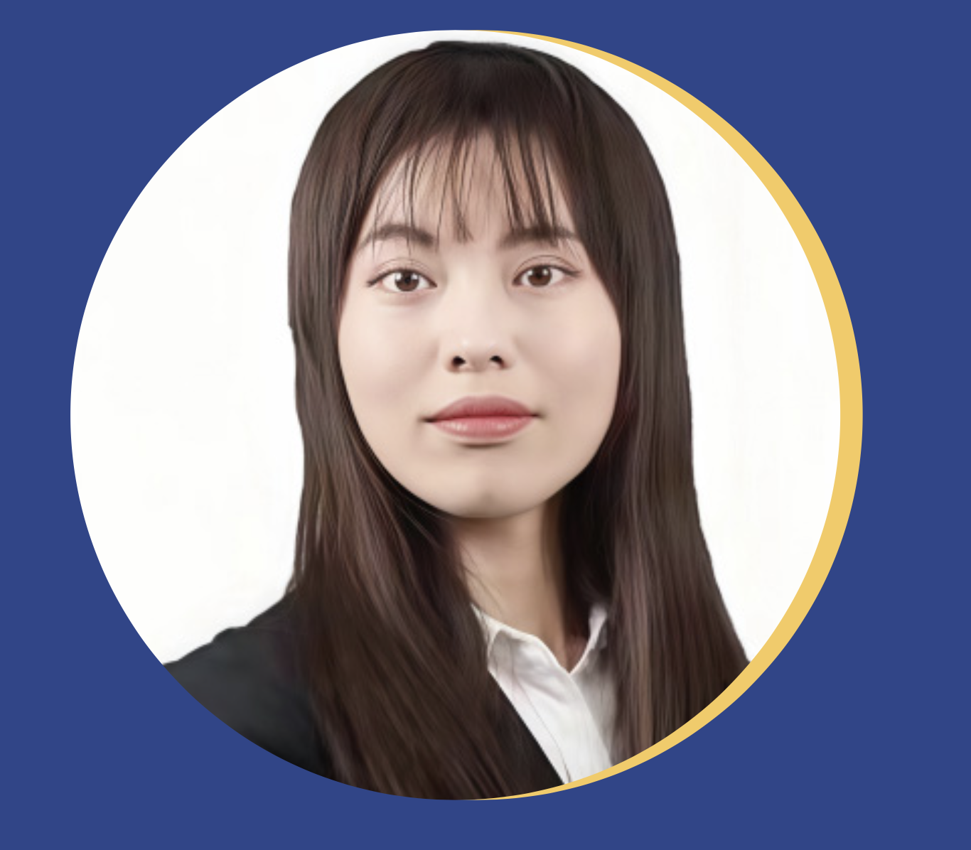 魏瑞丹老师，辰略公考行测教研负责人，七年至教研培经验，行测全科讲师，正面微笑，白色衬衫，浅蓝色背景